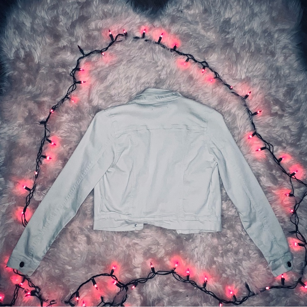 Light jean jacket - Picture 7 of 9
